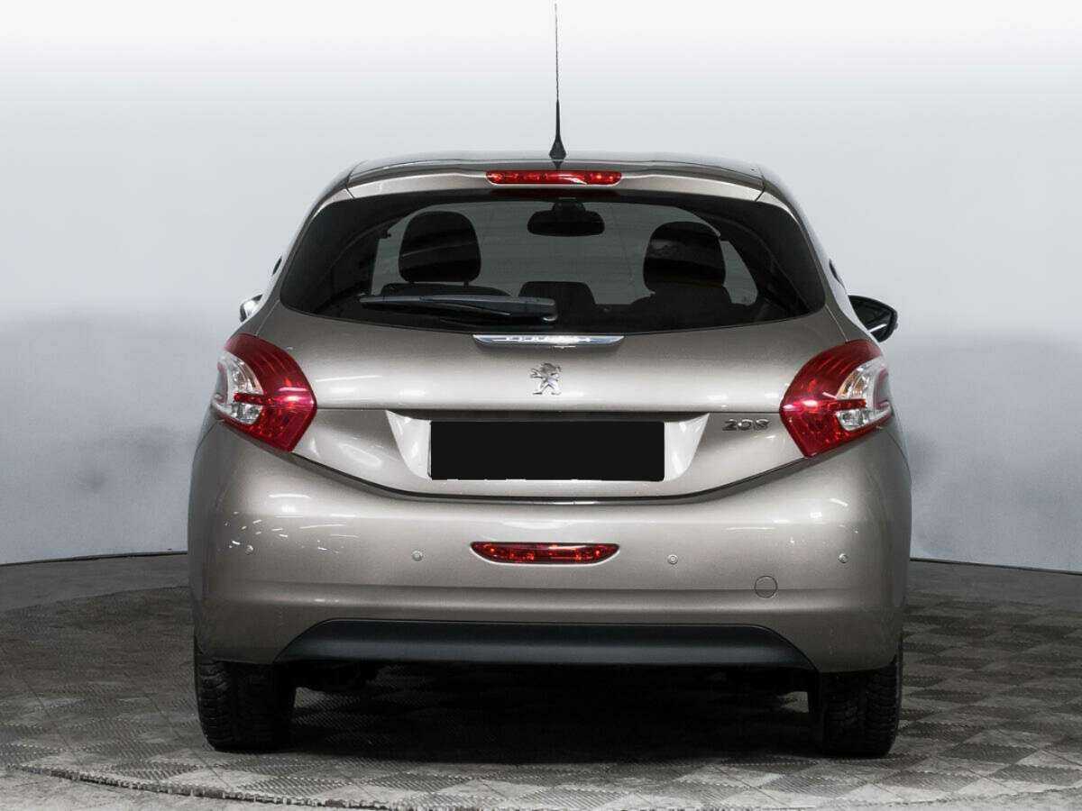 Peugeot 208 с пробегом — 2013 год. Фото: #5