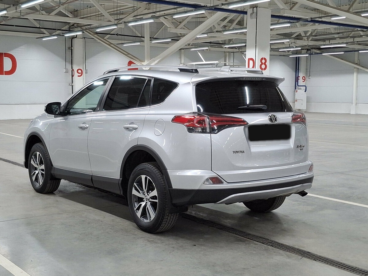 Toyota RAV4 с пробегом — 2019 год. Фото: #6