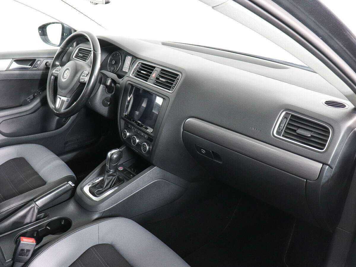 Volkswagen Jetta с пробегом — 2013 год. Фото: #8