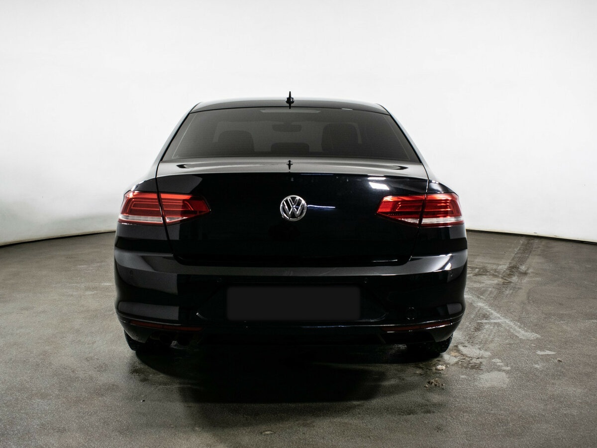 Volkswagen Passat с пробегом — 2017 год. Фото: #4