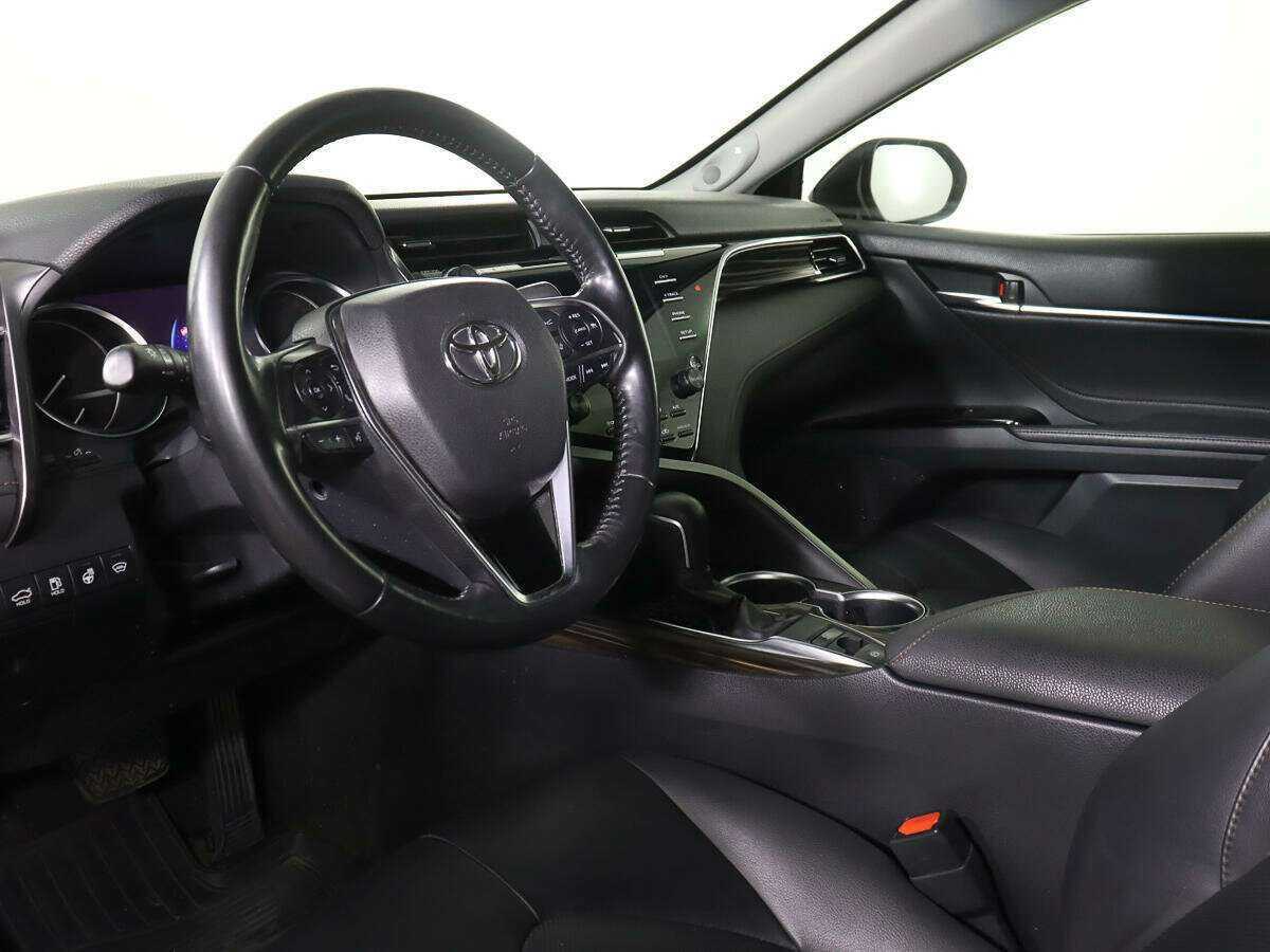 Toyota Camry с пробегом — 2019 год. Фото: #13