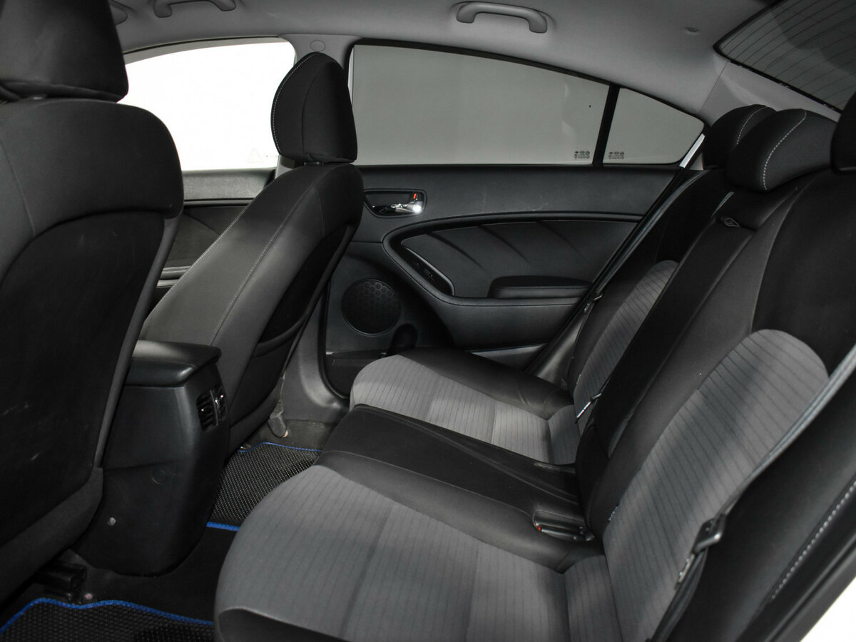 Kia Cerato с пробегом — 2015 год. Фото: #9