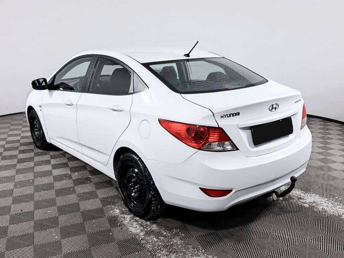 Hyundai Solaris с пробегом — 2013 год. Фото: #6