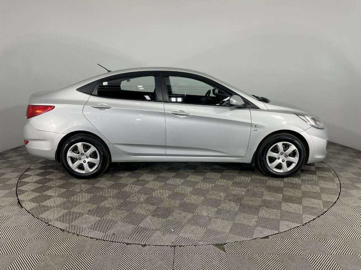 Hyundai Solaris с пробегом — 2012 год. Фото: #3