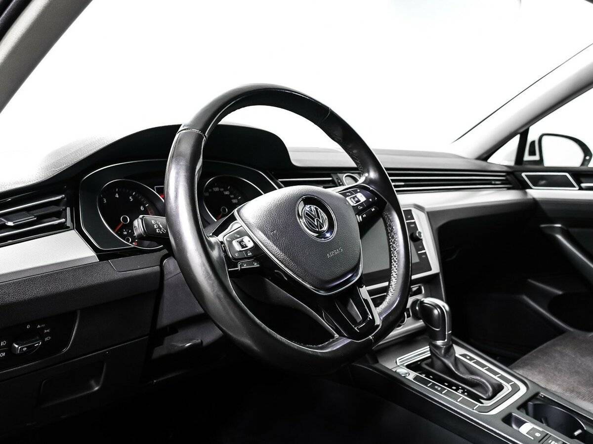 Volkswagen Passat с пробегом — 2018 год. Фото: #11