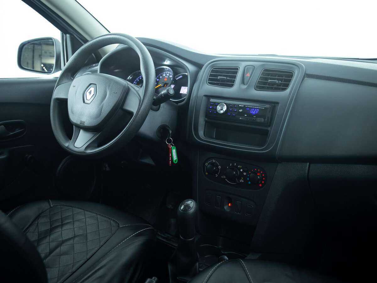 Renault Sandero с пробегом — 2017 год. Фото: #9