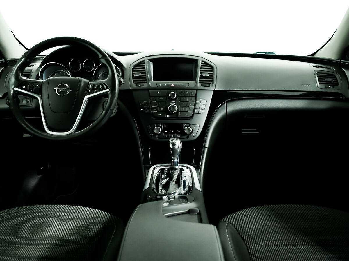 Opel Insignia с пробегом — 2012 год. Фото: #10