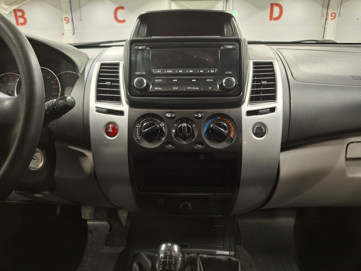 Mitsubishi Pajero Sport с пробегом — 2014 год. Фото: #14