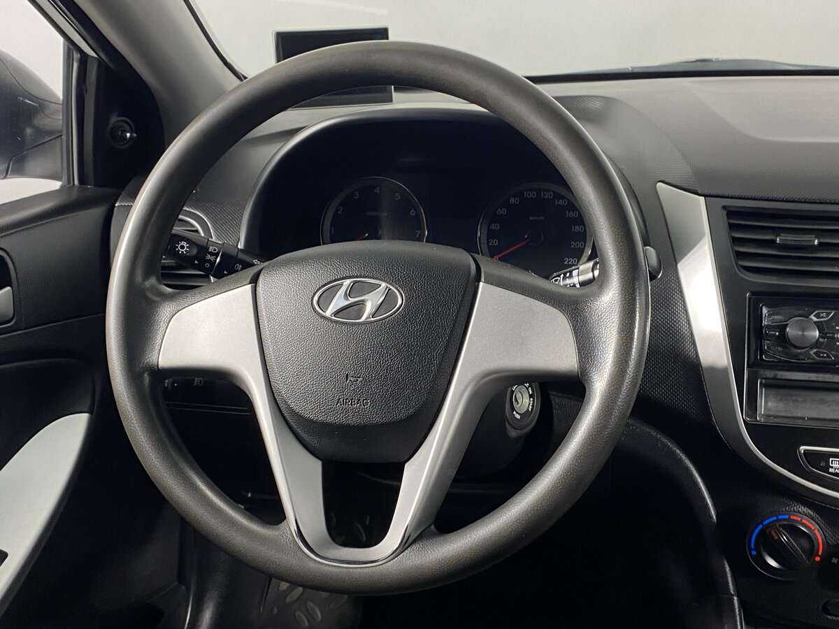 Hyundai Solaris с пробегом — 2014 год. Фото: #11