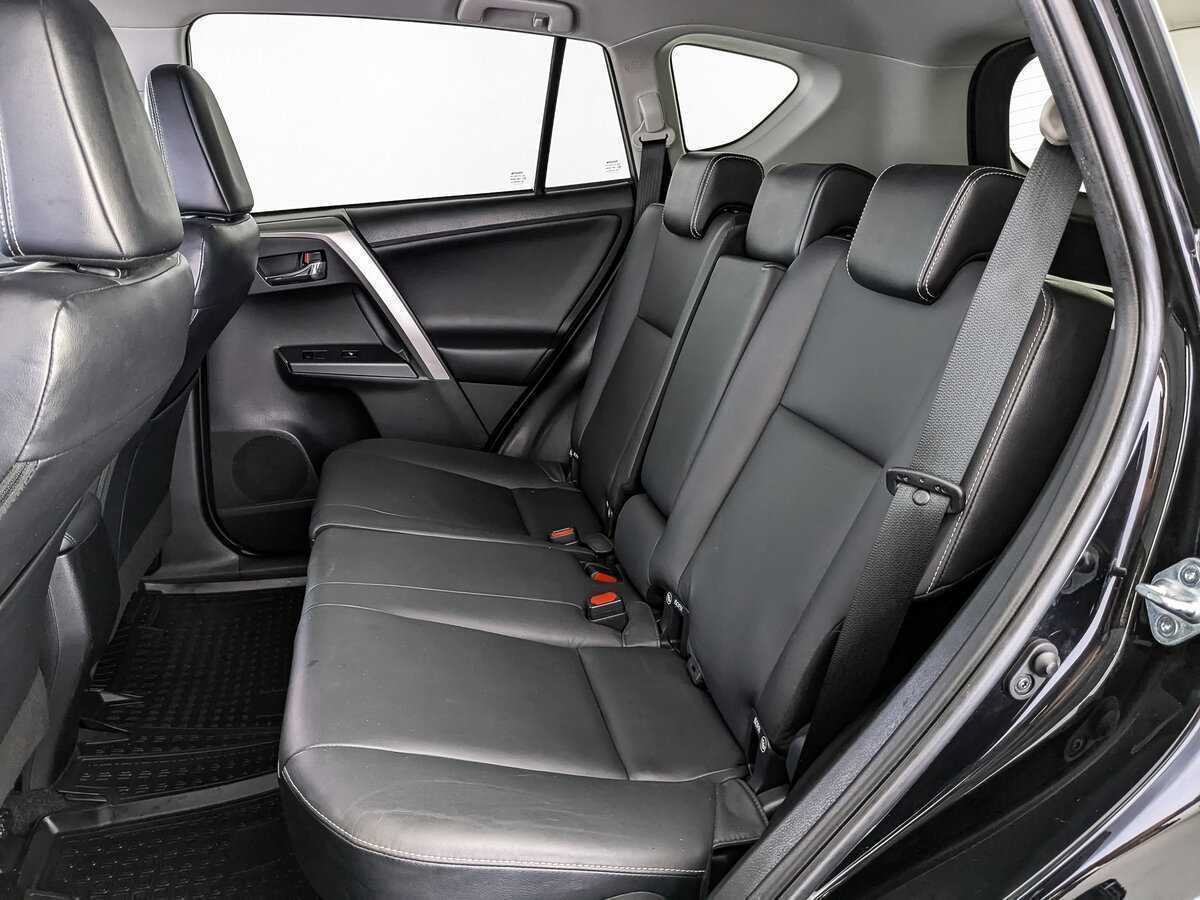 Toyota RAV4 с пробегом — 2017 год. Фото: #12