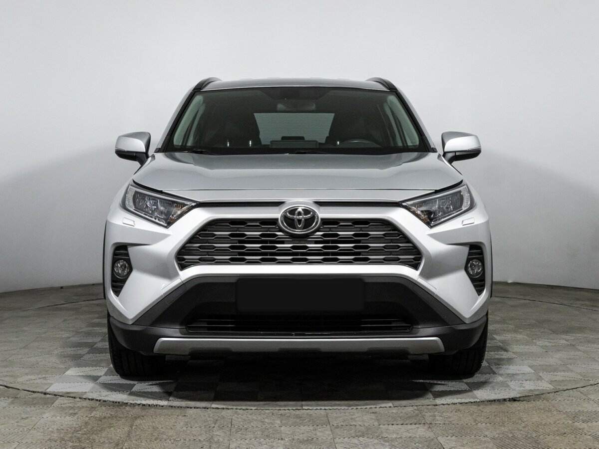 Toyota RAV4 с пробегом — 2020 год. Фото: #1