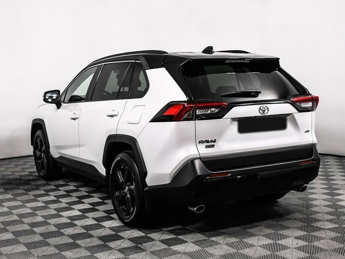 Toyota RAV4 с пробегом — 2021 год. Фото: #6