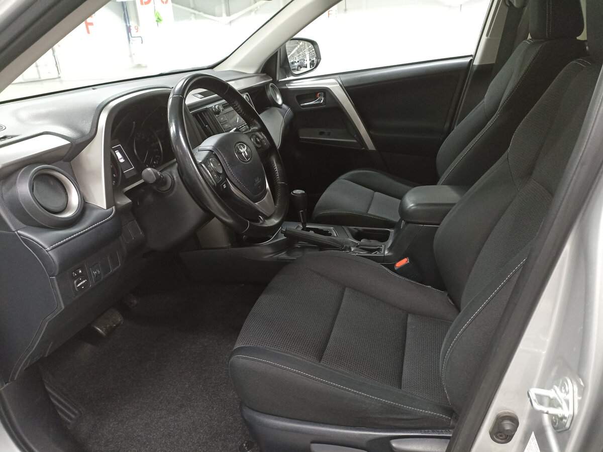 Toyota RAV4 с пробегом — 2019 год. Фото: #15