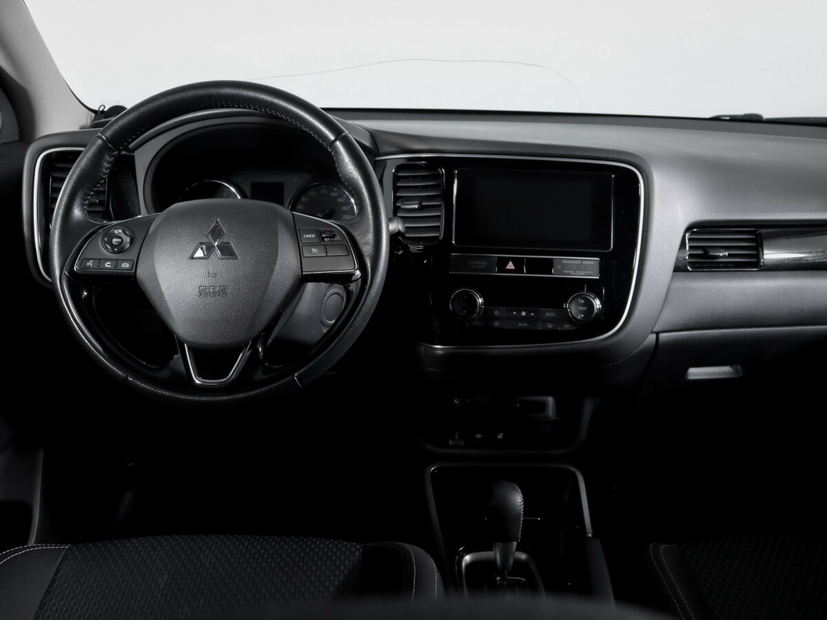 Mitsubishi Outlander с пробегом — 2019 год. Фото: #11