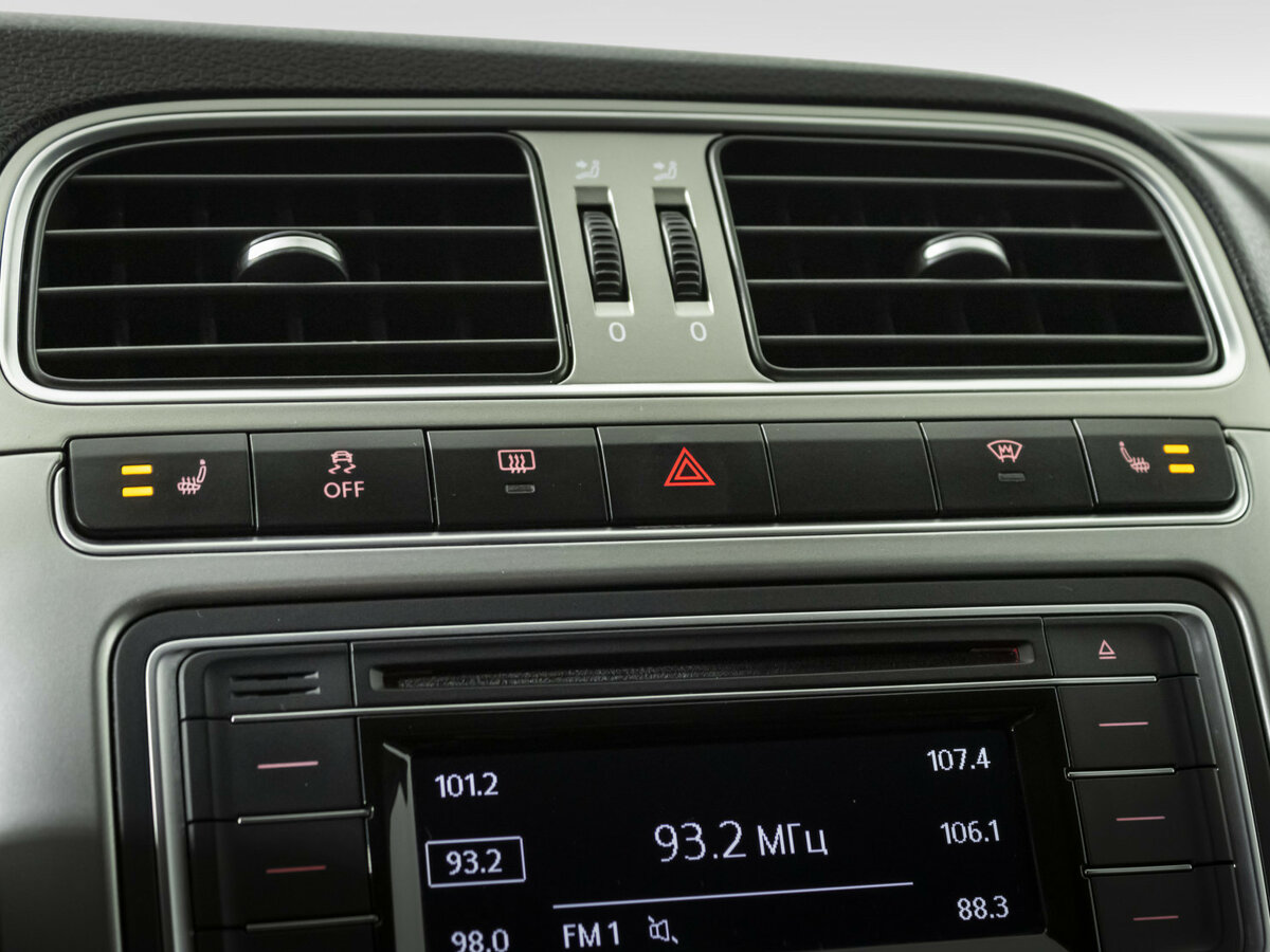 Volkswagen Polo с пробегом — 2018 год. Фото: #11
