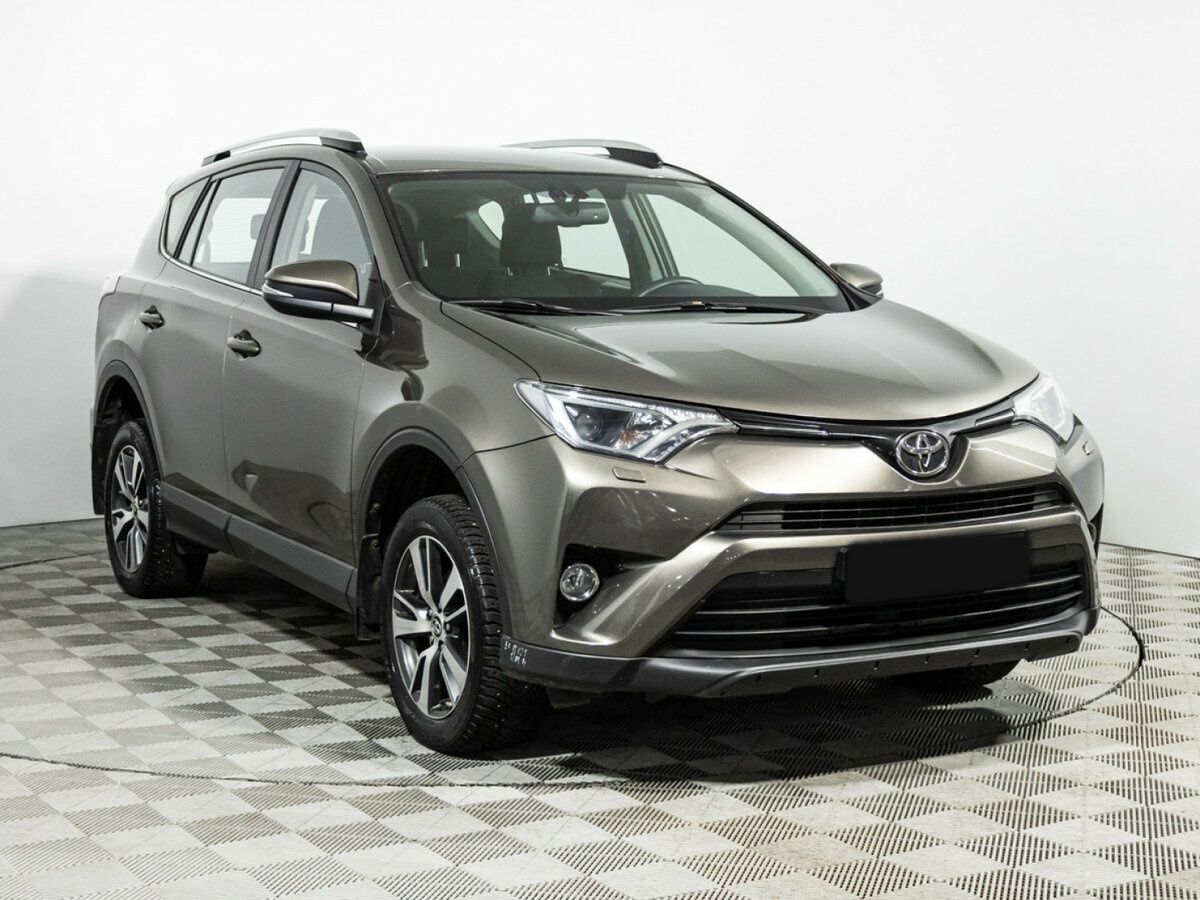 Toyota RAV4 с пробегом — 2017 год. Фото: #2