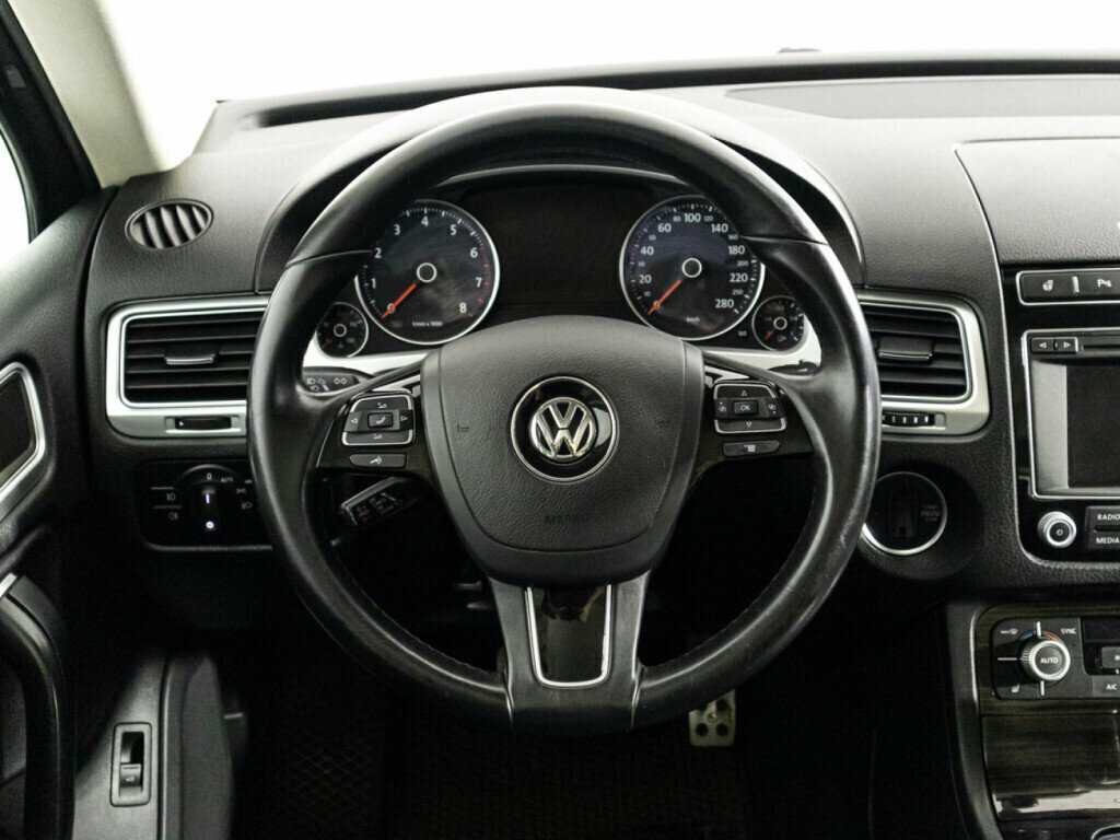 Volkswagen Touareg с пробегом — 2015 год. Фото: #20