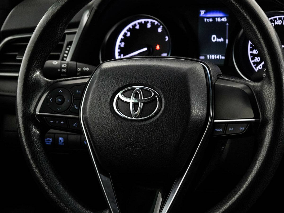 Toyota Camry с пробегом — 2021 год. Фото: #8
