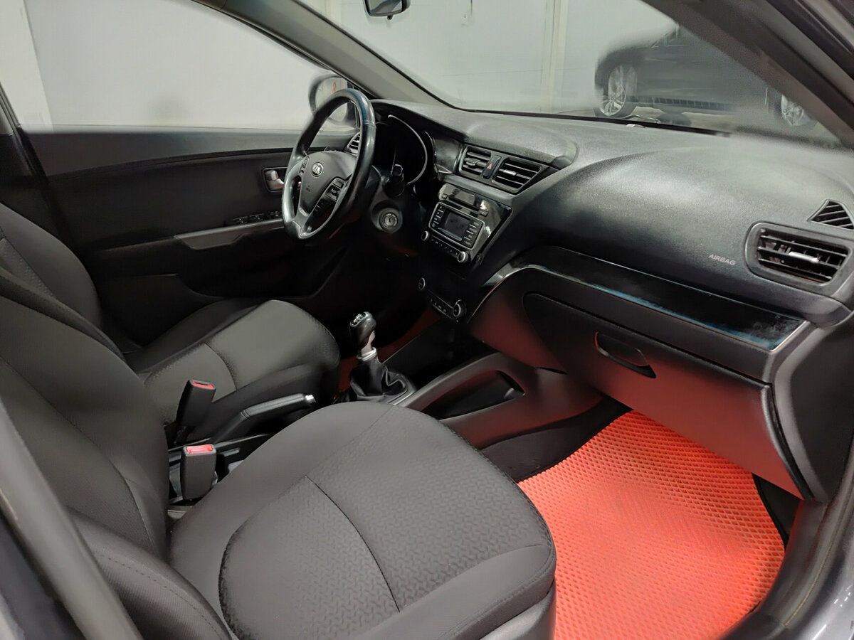 Kia Rio с пробегом — 2016 год. Фото: #10