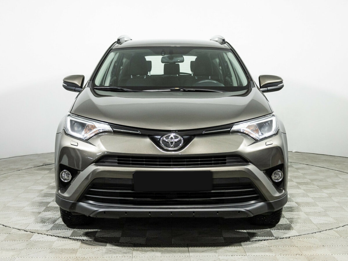 Toyota RAV4 с пробегом — 2017 год. Фото: #1
