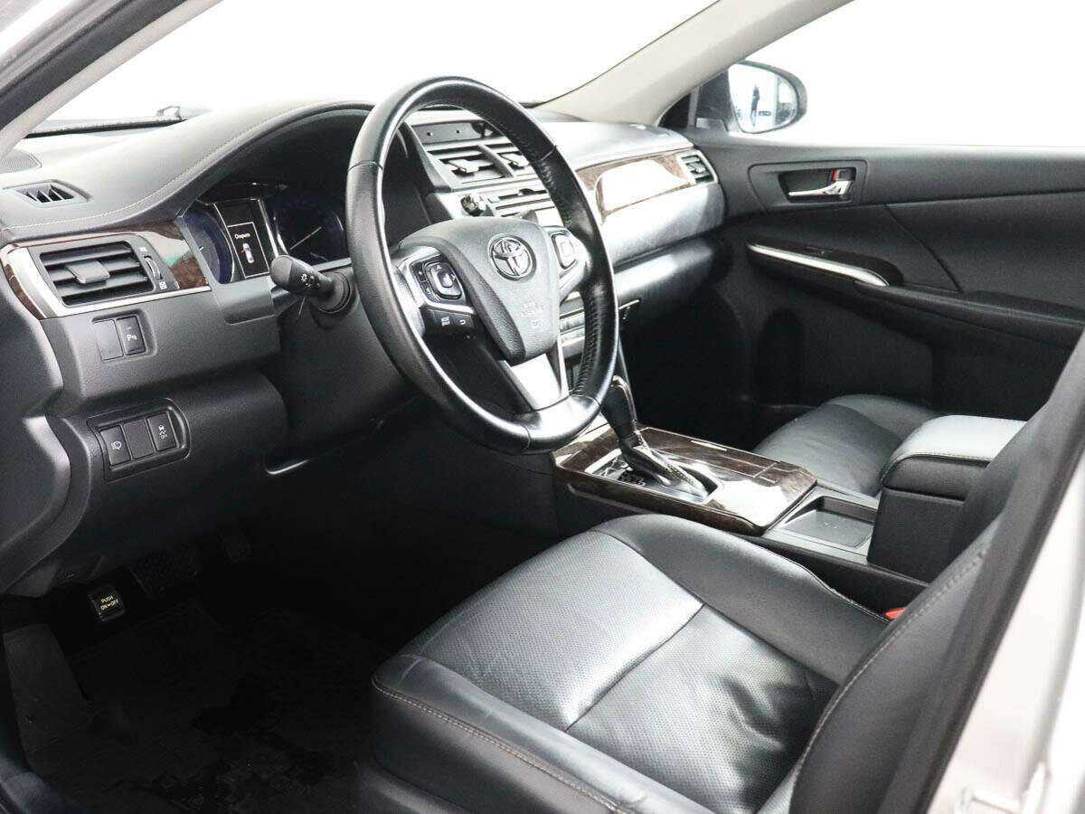 Toyota Camry с пробегом — 2018 год. Фото: #7