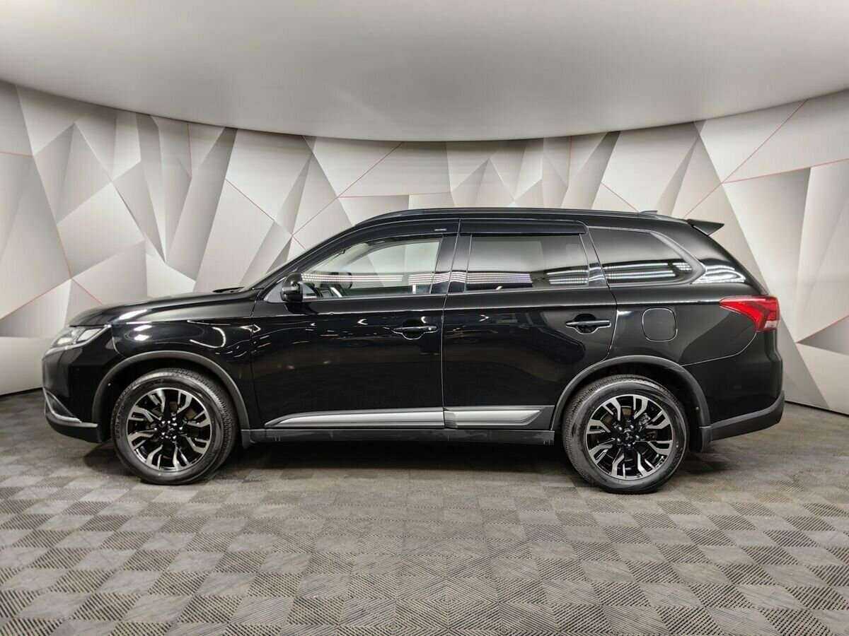 Mitsubishi Outlander с пробегом — 2022 год. Фото: #4