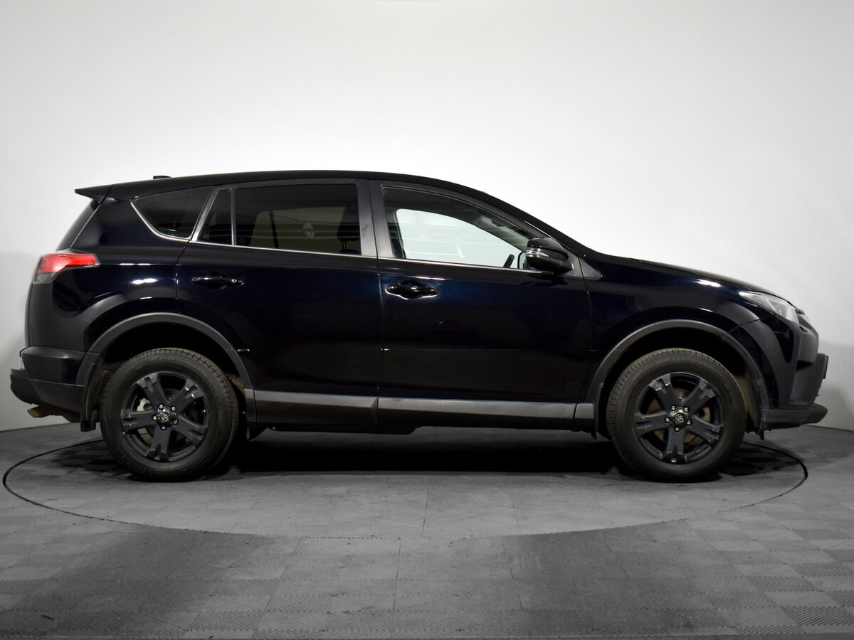 Toyota RAV4 с пробегом — 2018 год. Фото: #3