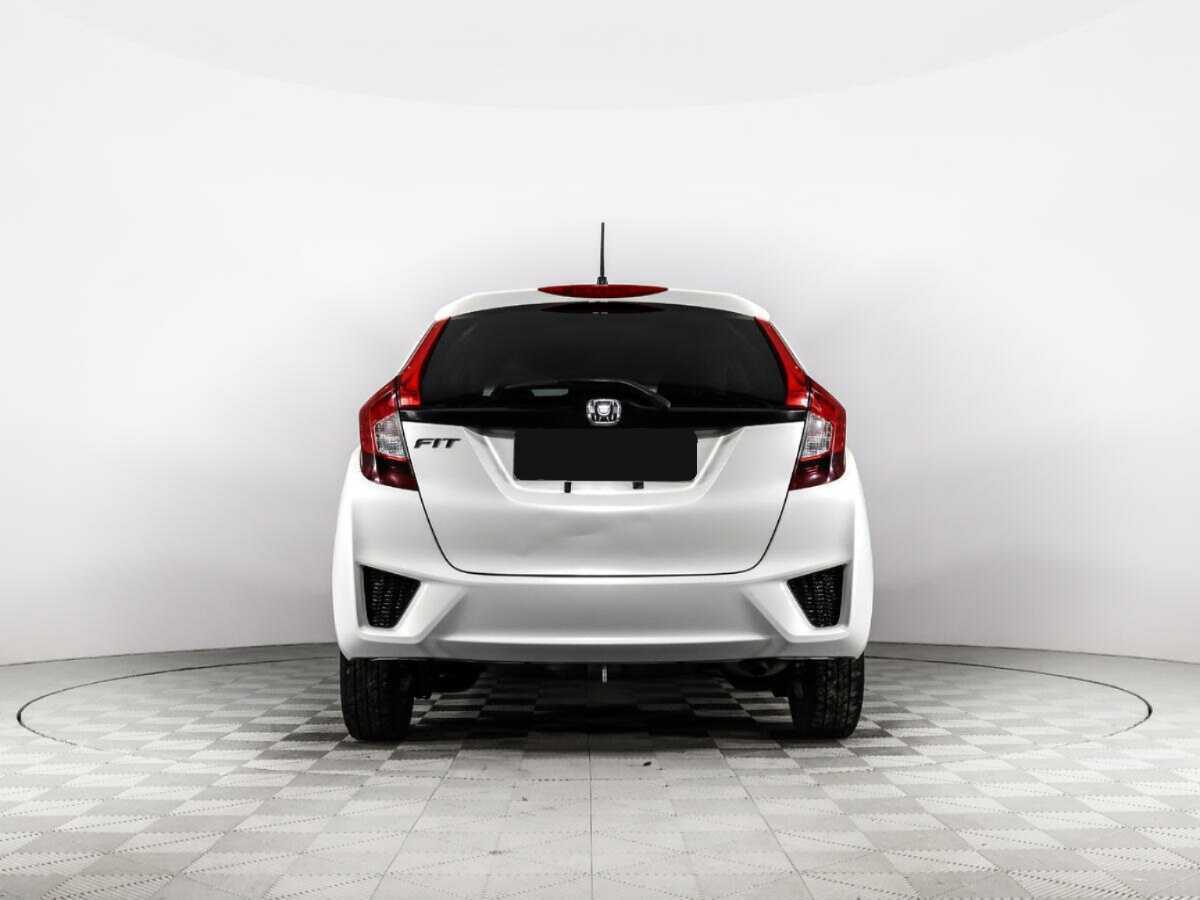 Honda Fit с пробегом — 2015 год. Фото: #6