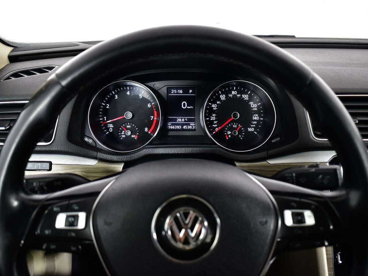 Volkswagen Passat с пробегом — 2016 год. Фото: #10