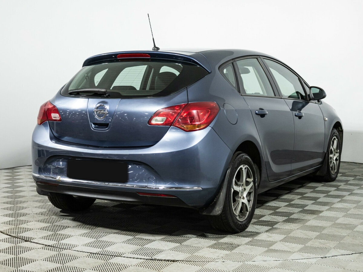 Opel Astra с пробегом — 2013 год. Фото: #4