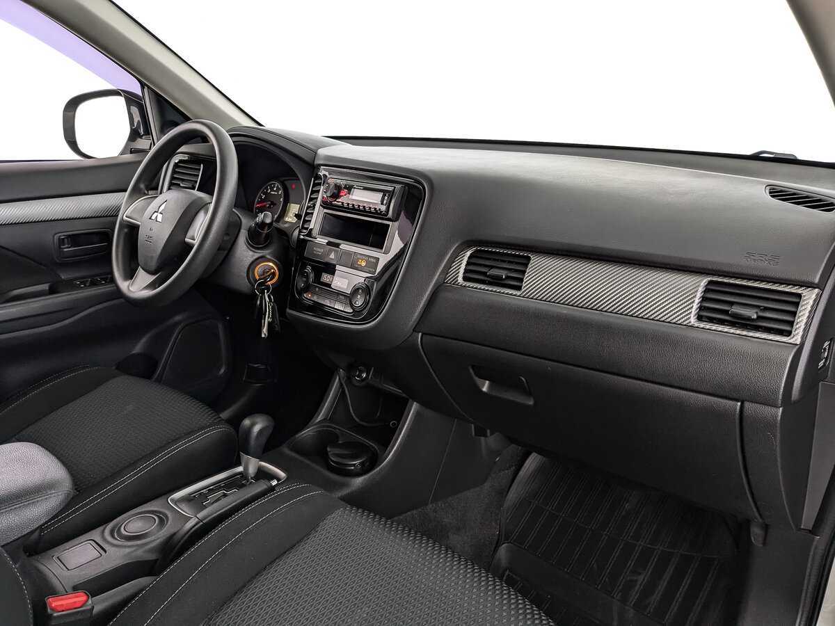 Mitsubishi Outlander с пробегом — 2015 год. Фото: #8