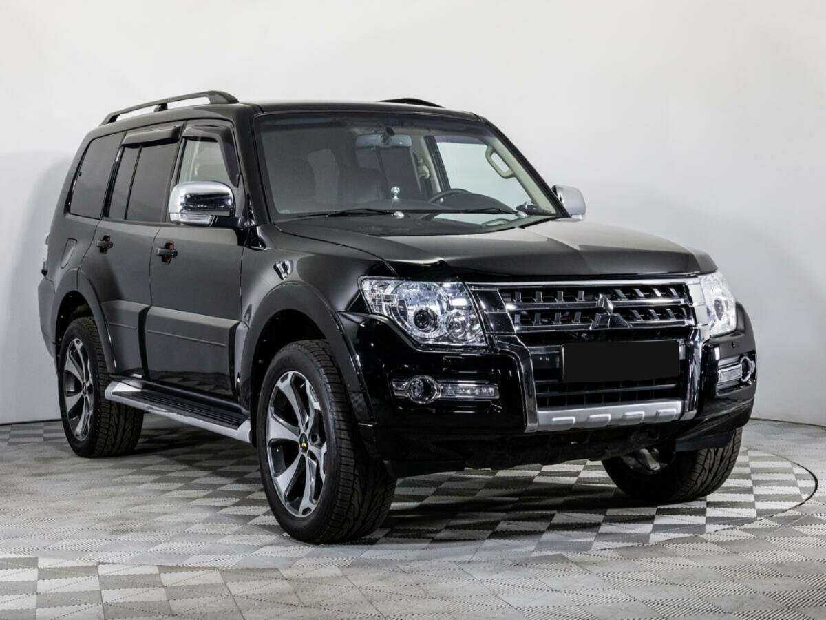 Mitsubishi Pajero с пробегом — 2015 год. Фото: #2