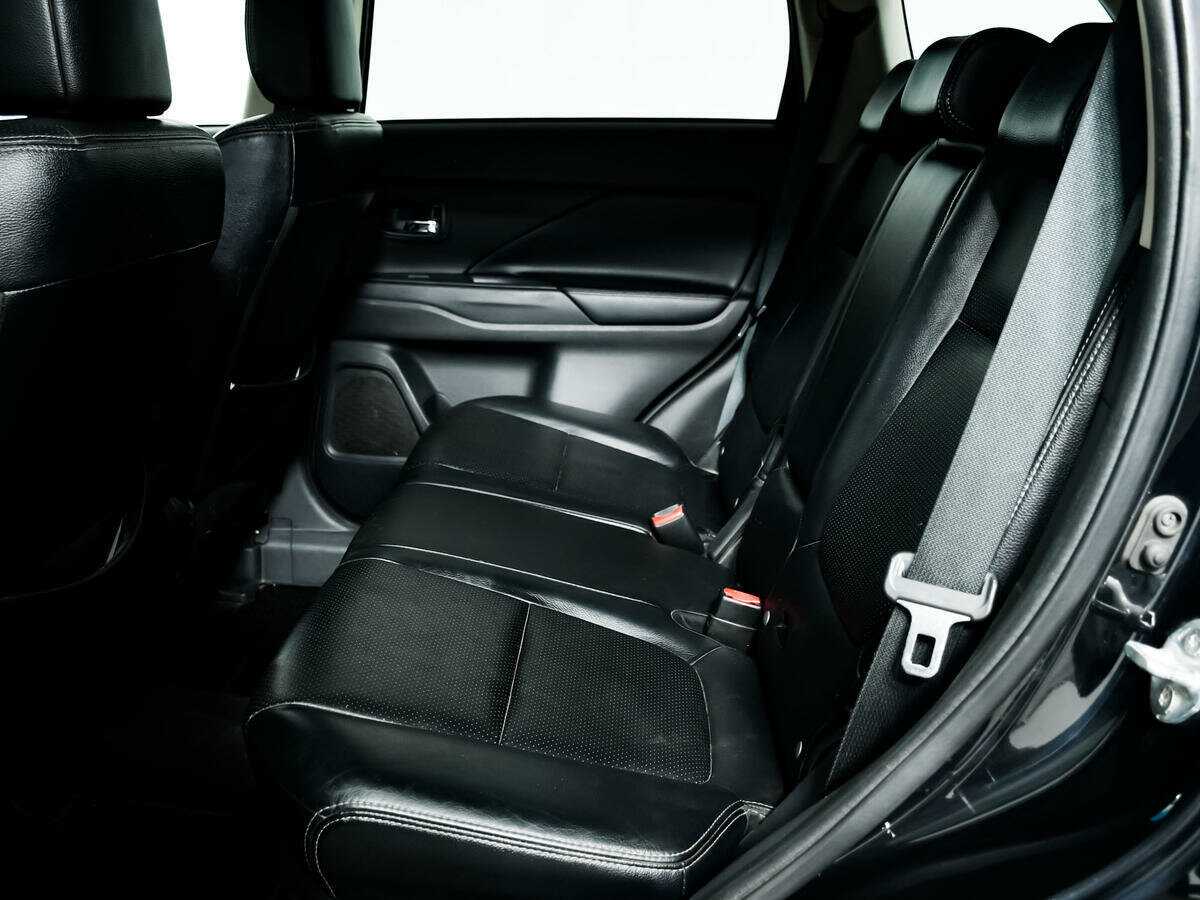 Mitsubishi Outlander с пробегом — 2012 год. Фото: #9