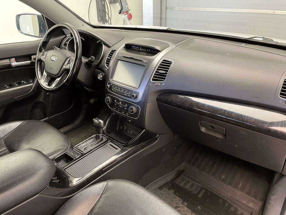 Kia Sorento с пробегом — 2015 год. Фото: #5