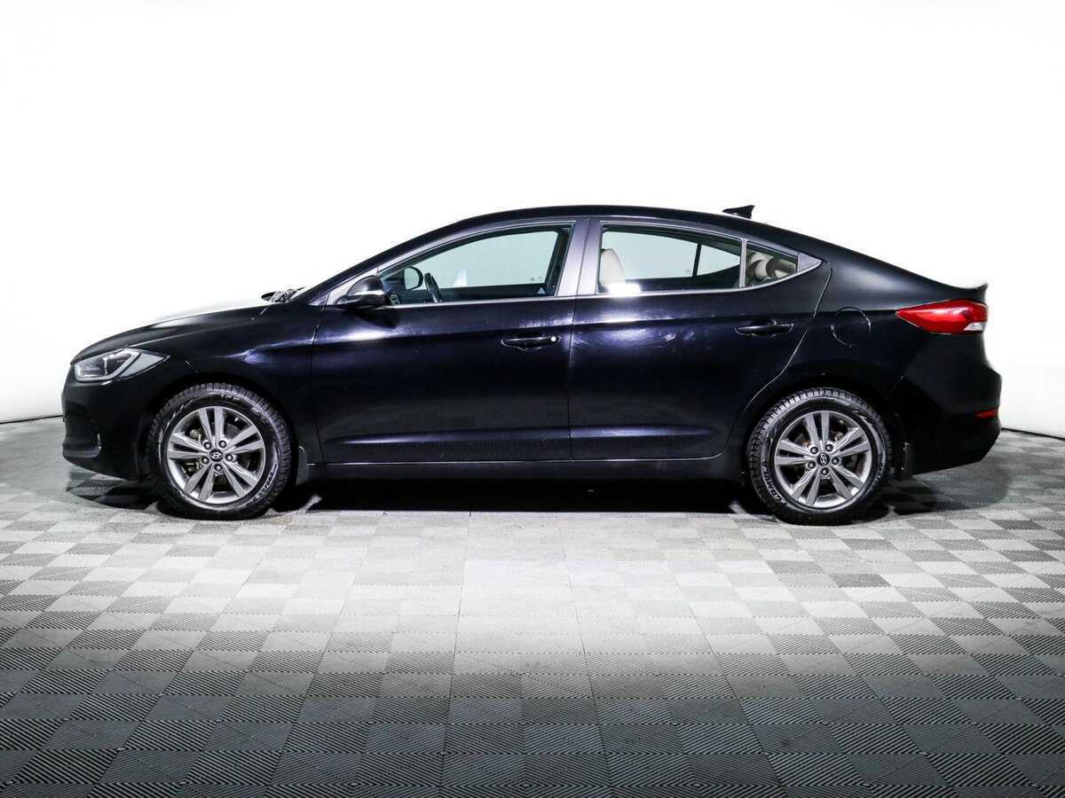Hyundai Elantra с пробегом — 2018 год. Фото: #4