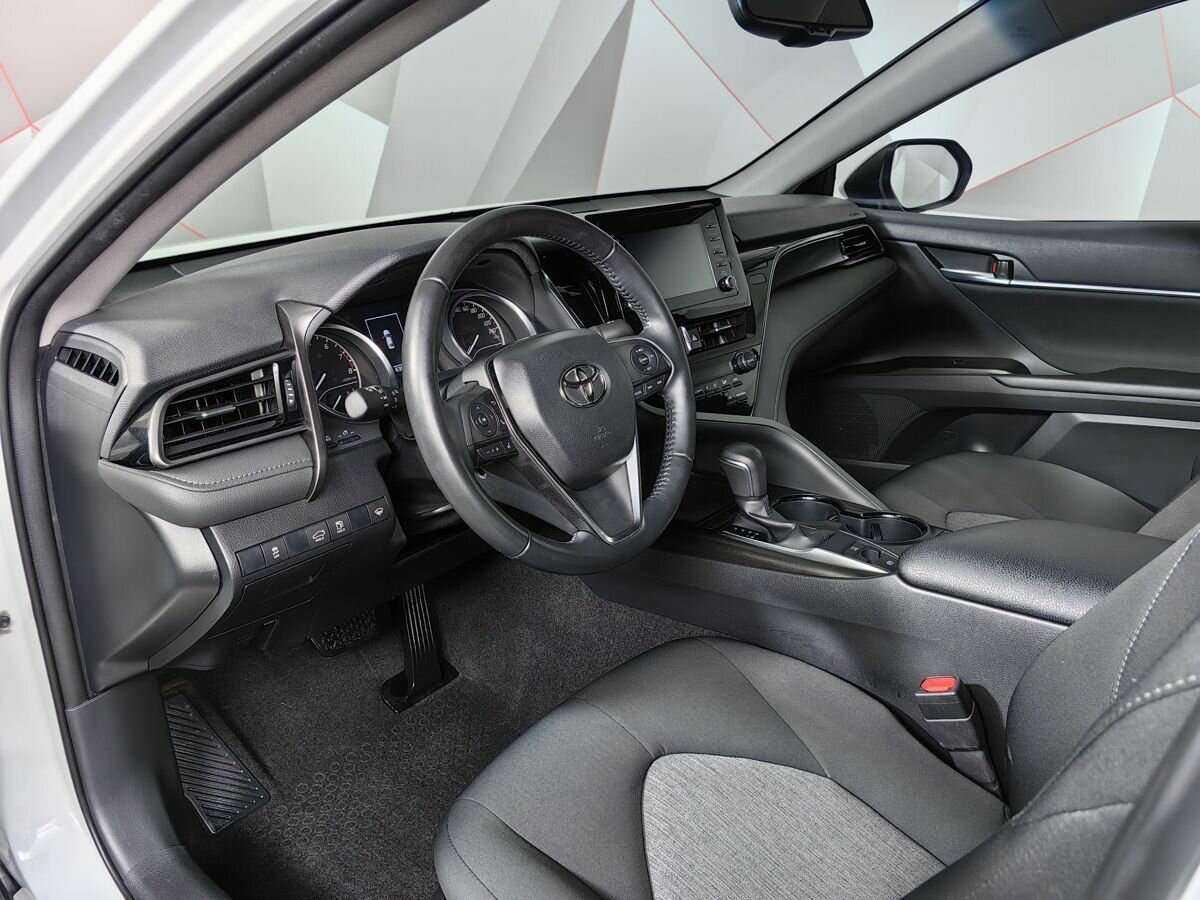 Toyota Camry с пробегом — 2021 год. Фото: #13