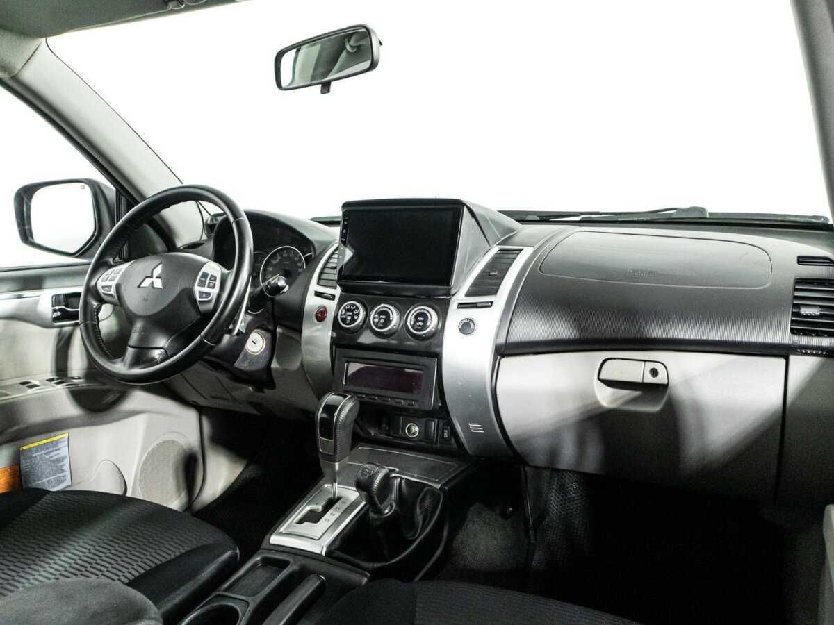 Mitsubishi Pajero Sport с пробегом — 2013 год. Фото: #8