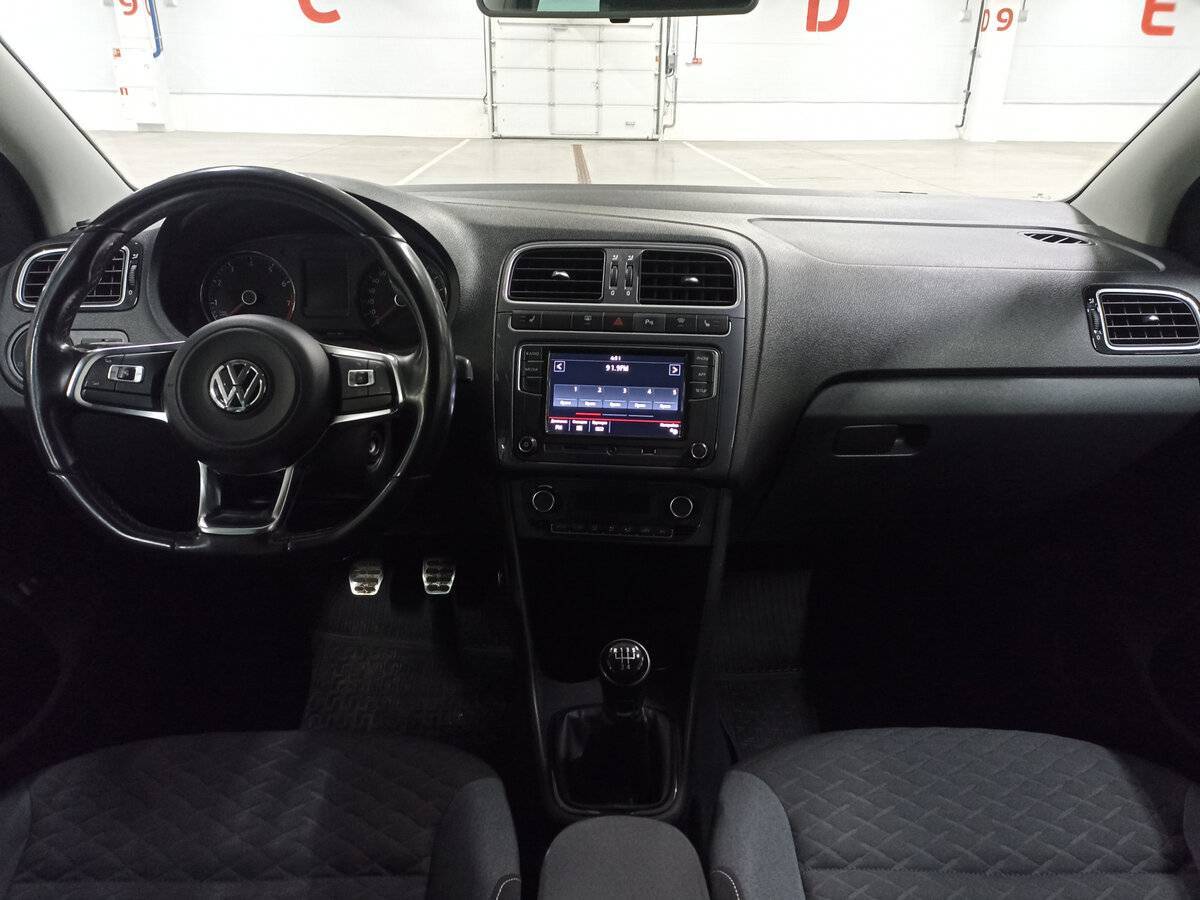 Volkswagen Polo с пробегом — 2018 год. Фото: #13