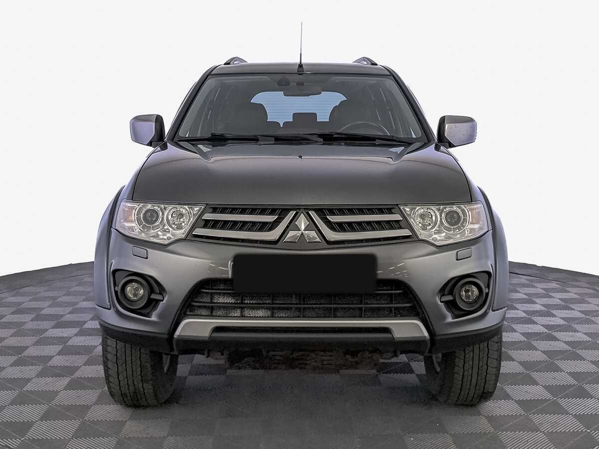 Mitsubishi Pajero Sport с пробегом — 2013 год. Фото: #1