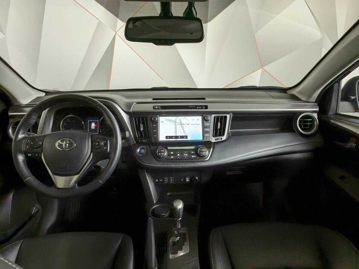 Toyota RAV4 с пробегом — 2018 год. Фото: #9