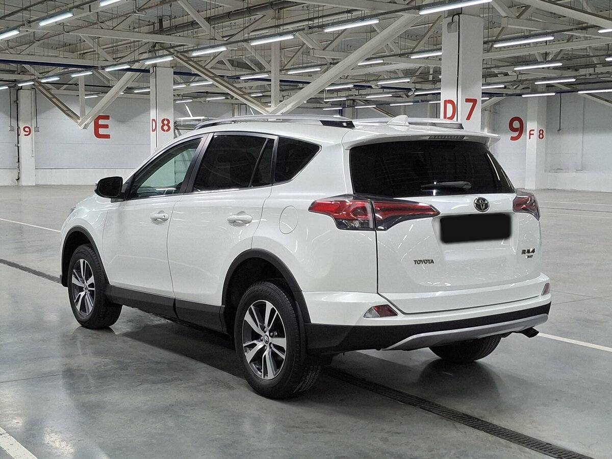 Toyota RAV4 с пробегом — 2016 год. Фото: #6