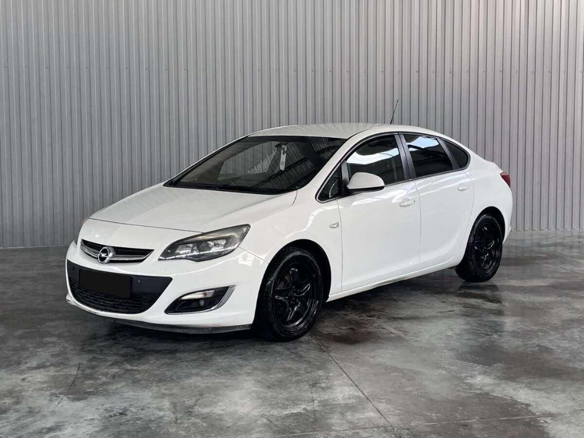 Opel Astra с пробегом — 2013 год. Посмотреть фото