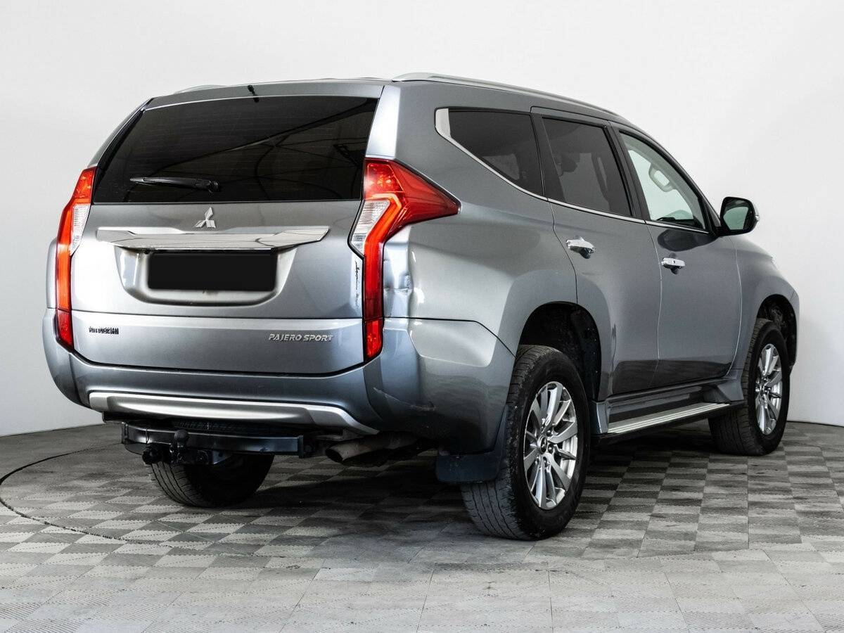 Mitsubishi Pajero Sport с пробегом — 2017 год. Фото: #3