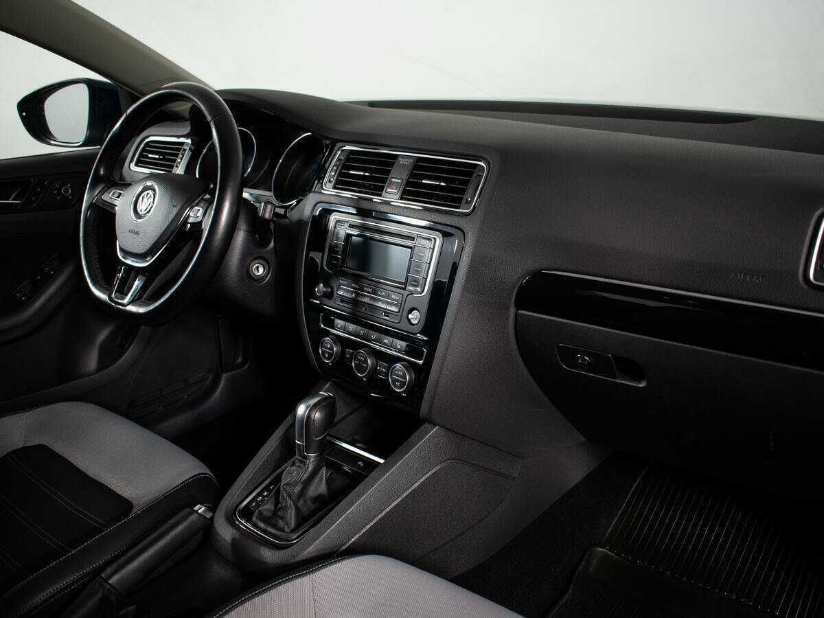 Volkswagen Jetta с пробегом — 2015 год. Фото: #8
