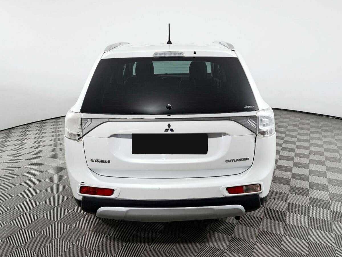 Mitsubishi Outlander с пробегом — 2014 год. Фото: #4
