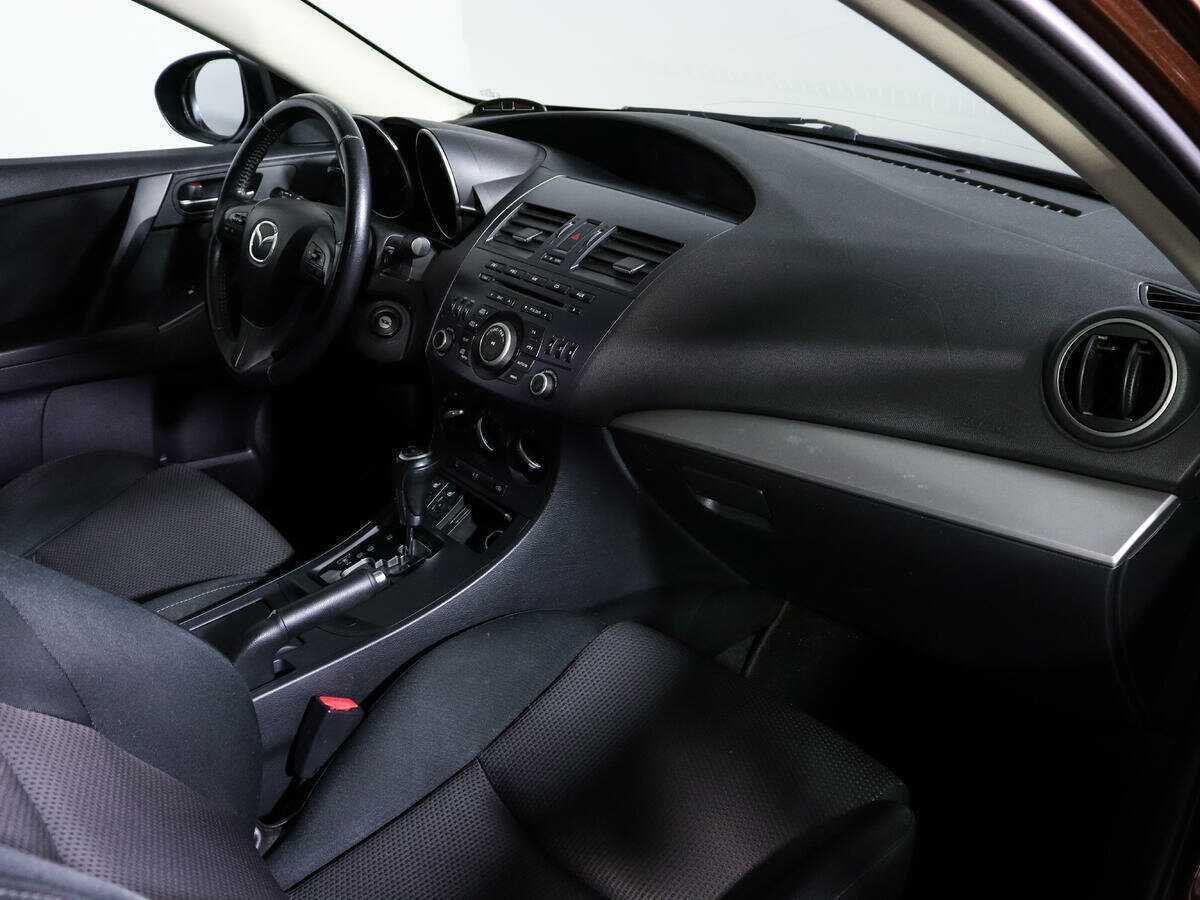 Mazda 3 с пробегом — 2012 год. Фото: #6