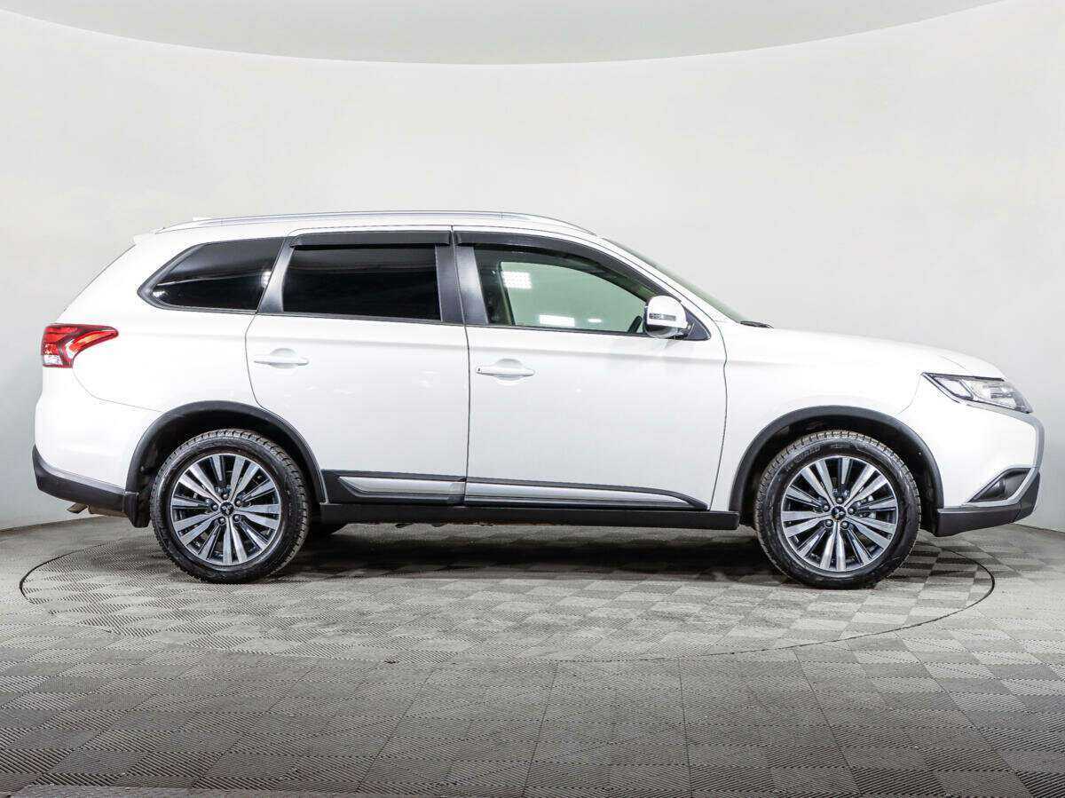 Mitsubishi Outlander с пробегом — 2021 год. Фото: #3