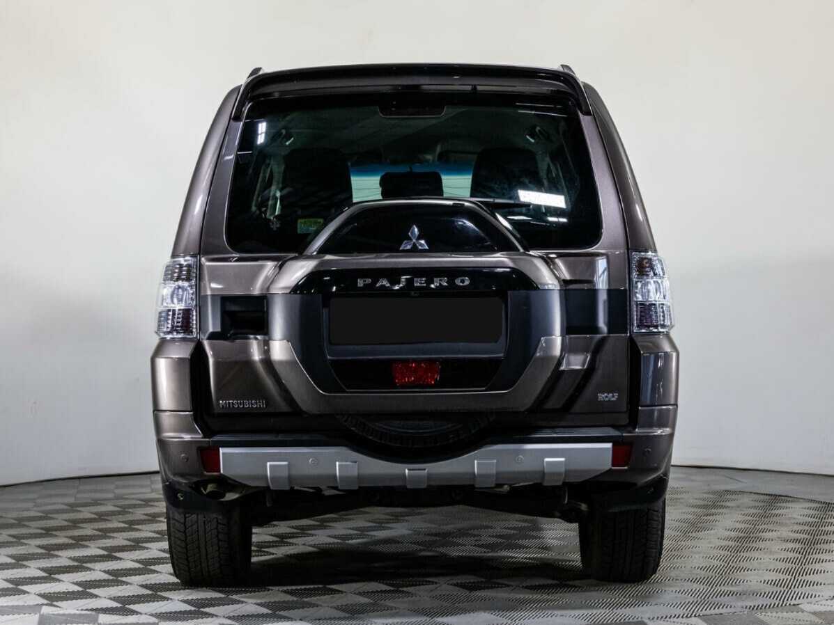Mitsubishi Pajero с пробегом — 2015 год. Фото: #4