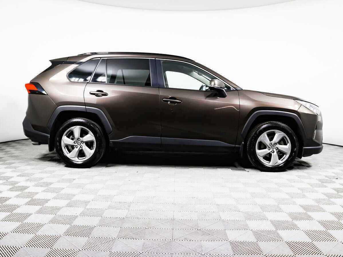 Toyota RAV4 с пробегом — 2020 год. Фото: #3