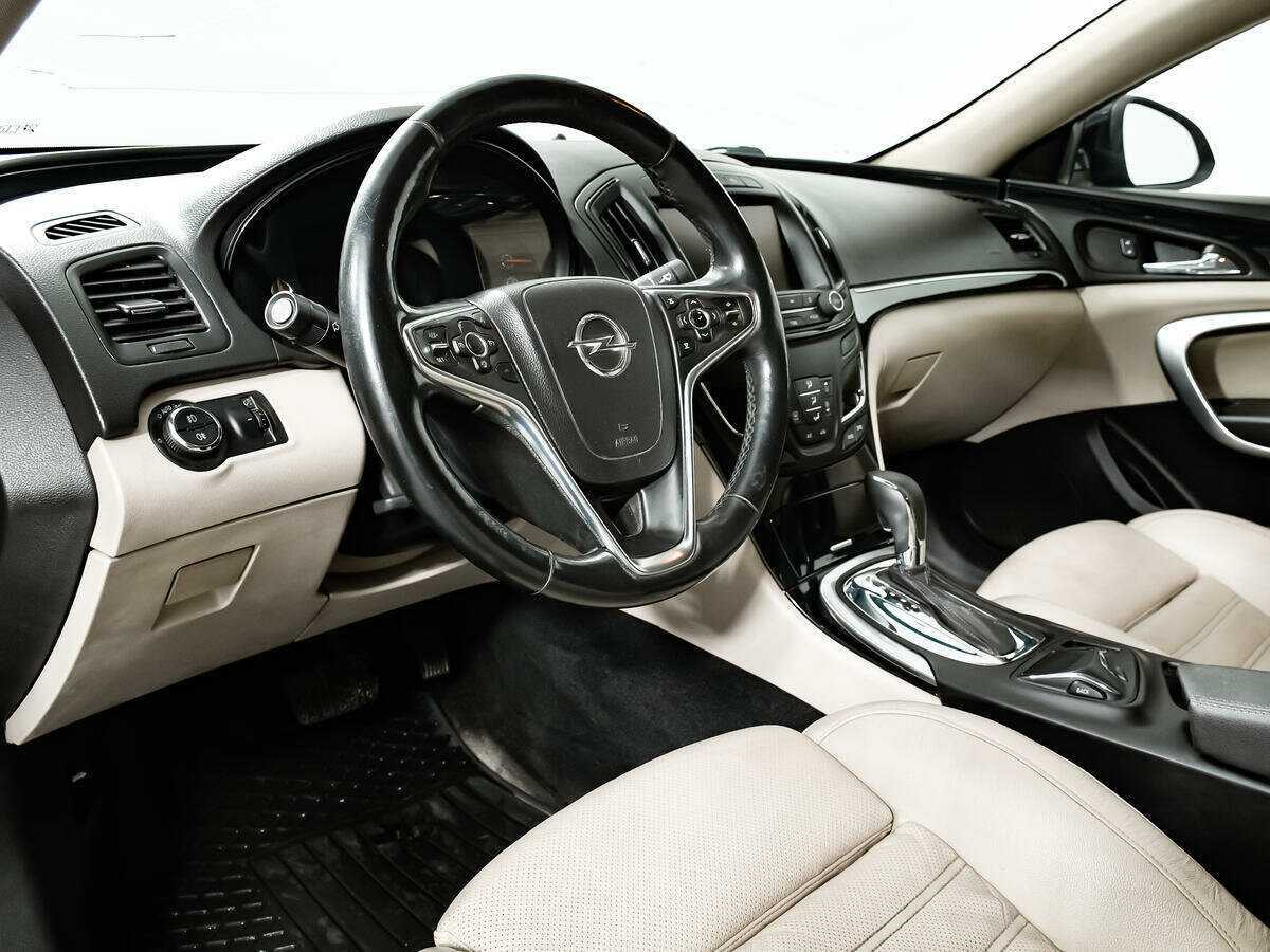 Opel Insignia с пробегом — 2014 год. Фото: #10